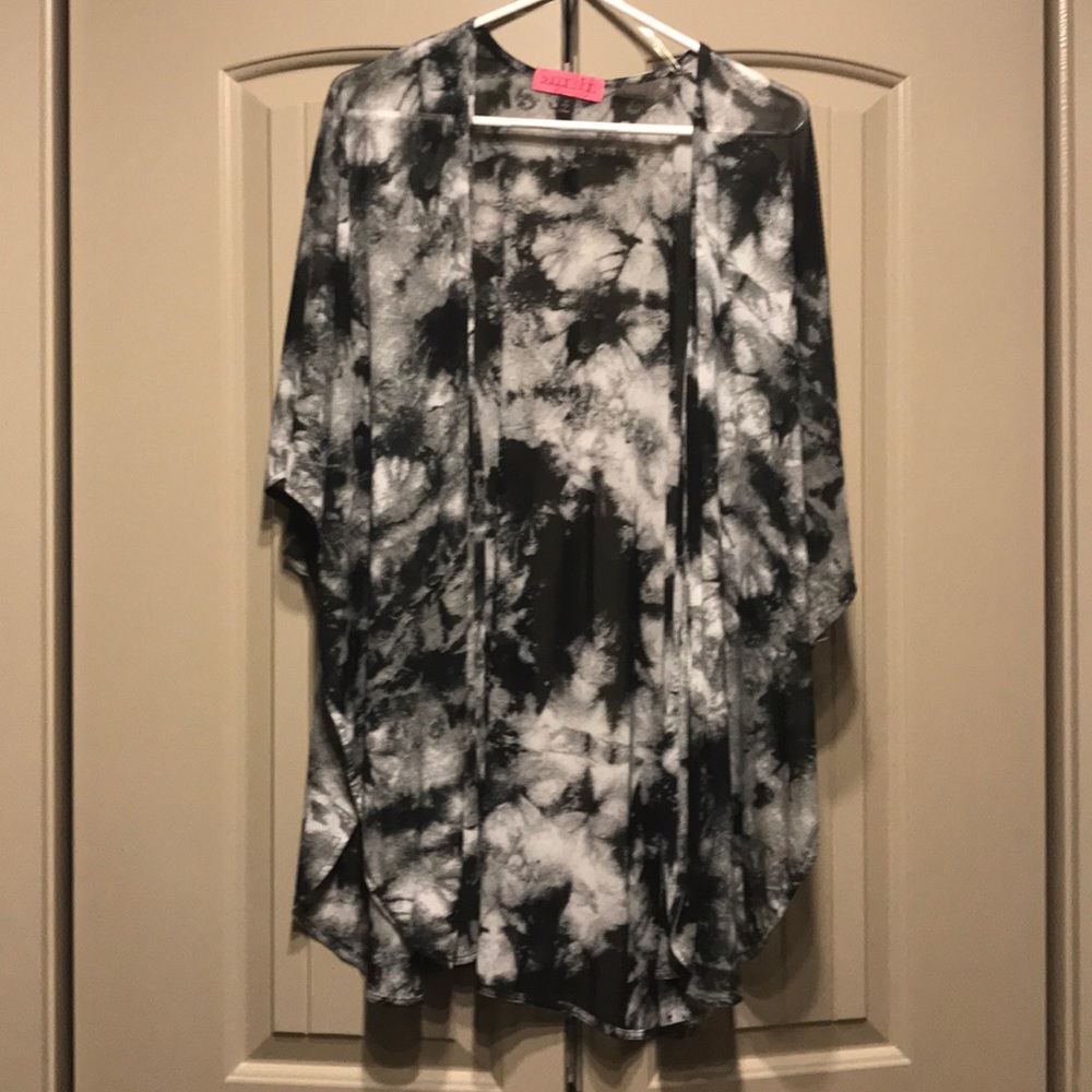 Lightweight tie dye kimono